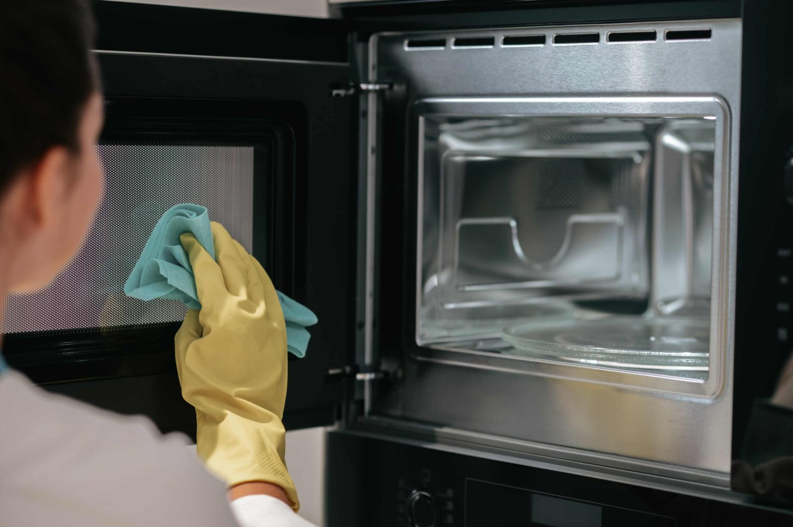 Microwave-cleaning